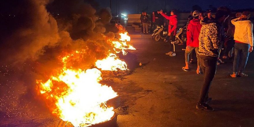 Irak'ta göstericiler yolları trafiğe kapatmaya devam ediyor