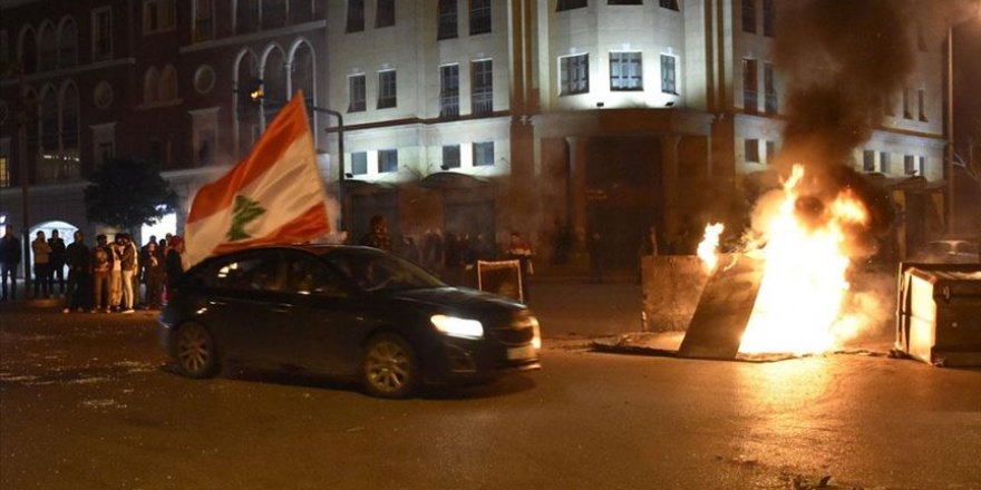 Lübnan'da göstericilerle güvenlik güçleri arasındaki arbedede 70 kişi yaralandı