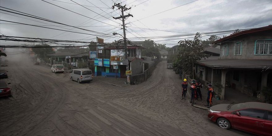 Filipinler'de Taal Yanardağı'nın bulunduğu ada yerleşime kapatılacak