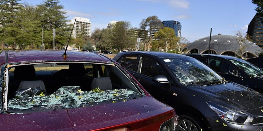 Avustralya'yı yangınların ardından toz fırtınası, dolu ve sel vurdu