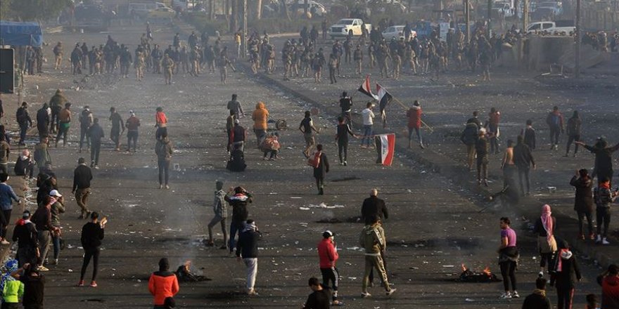 Iraklı göstericiler 9 vilayette yolları trafiğe kapattı