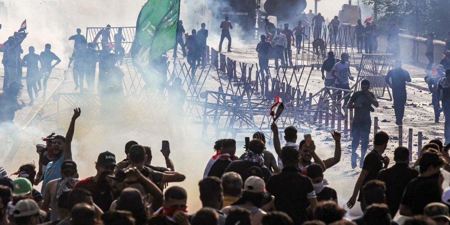 Irak güvenlik güçlerinden Iraklı göstericilere sert müdahale