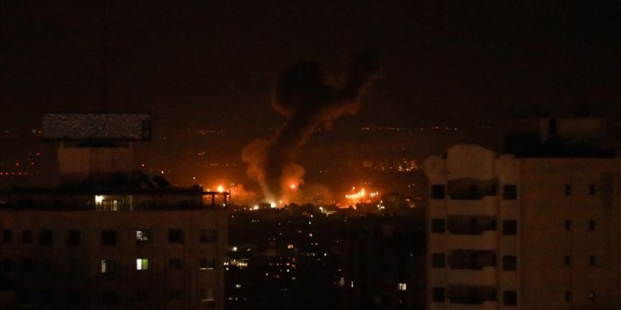 İsrail hava saldırılarıyla Gazze'yi vurdu