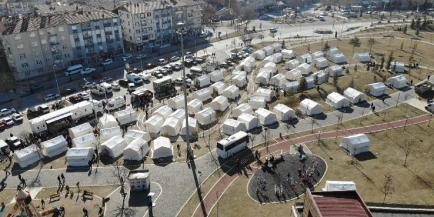 Malatya'da 4 bin 385 deprem çadırı kuruldu