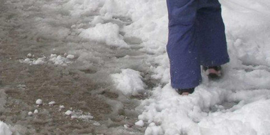 Kışın ıslak ve buzlu zeminde el bilek yaralanmalarına dikkat!