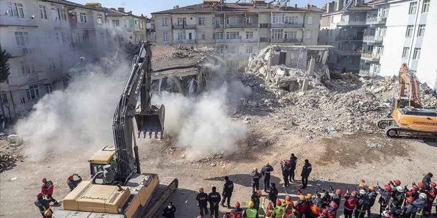 Elazığ'daki depremde 45 kişi enkaz altından kurtarıldı