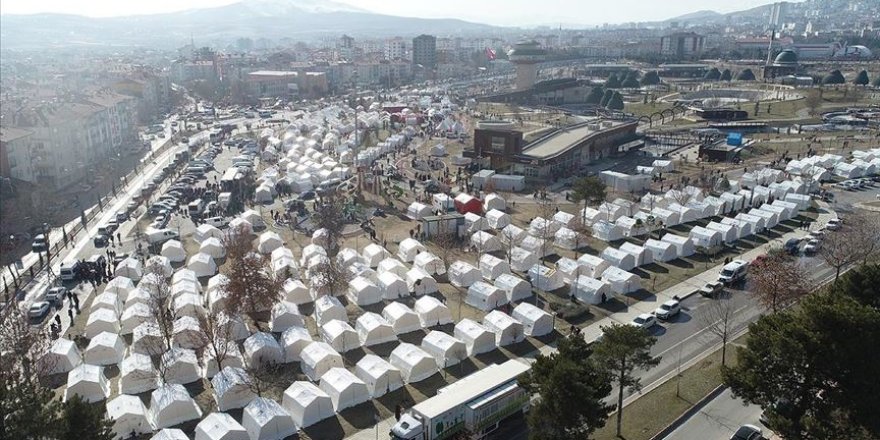 Türkiye, Elazığ depremi sonrası yardım için zamanla yarıştı