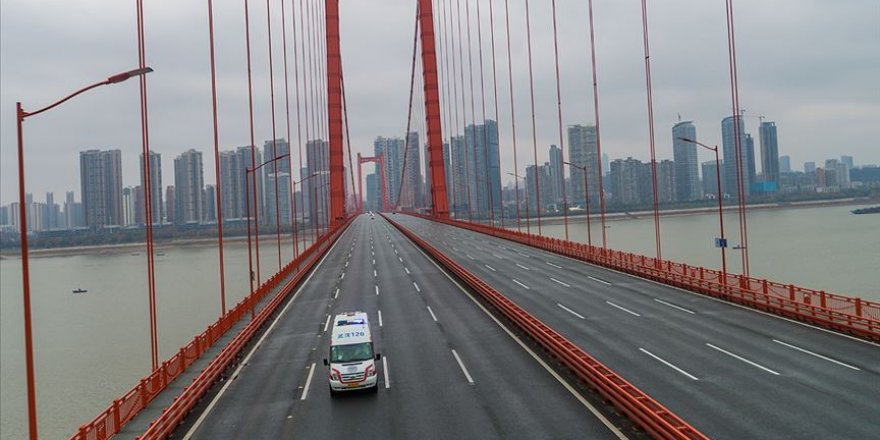 Virüsün vurmasıyla 'hayalet kent'e dönüşen Vuhan'da halk kenetlendi