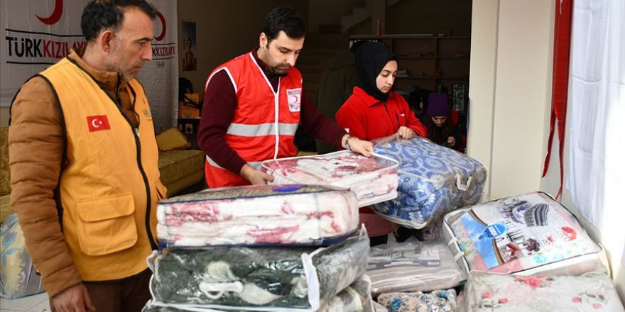 Türk Kızılayı depremzedelere yardıma devam ediyor