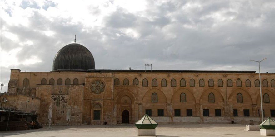 İsrail polisi bir süreliğine Mescid-i Aksa'nın kapılarını kapattı