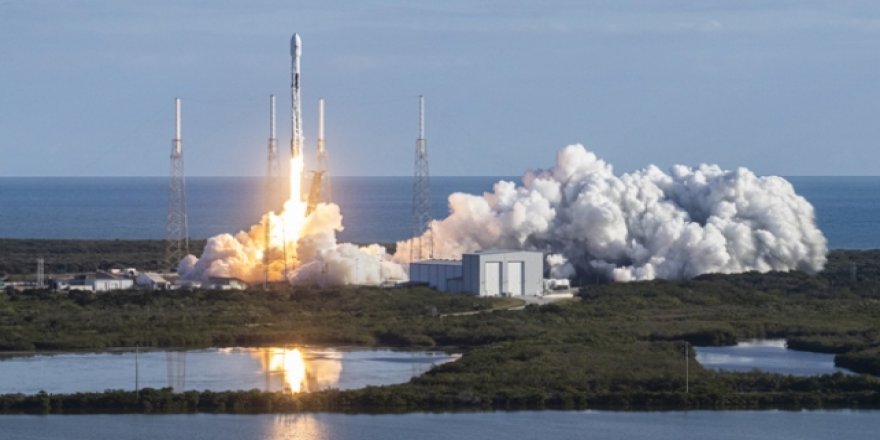 60 mini internet uydusu yörüngeye fırlatıldı