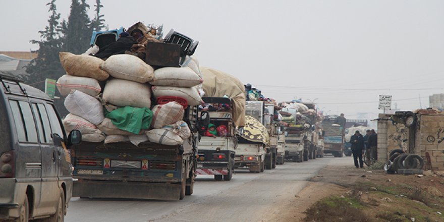 '700 bin kişi Türkiye sınırına hareket etti”