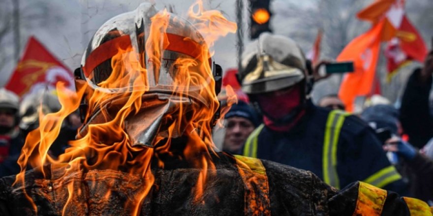Fransa'da göstericilerle polis karşı karşıya