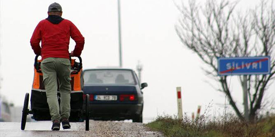 'Allah için ne yaptım?' diye sorunca İngiltere'den Mekke'ye yürümeye başladı