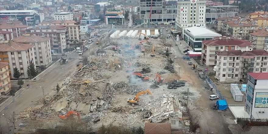 Elazığ'da enkaz kaldırma çalışmaları havadan görüntülendi