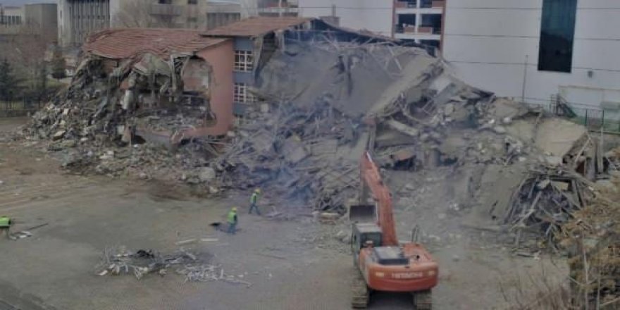 Elazığ'da okulların açılması ertelendi