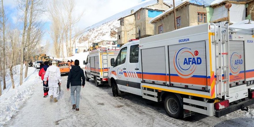 Van'da çığın düştüğü bölgede arama çalışmaları yeniden başladı