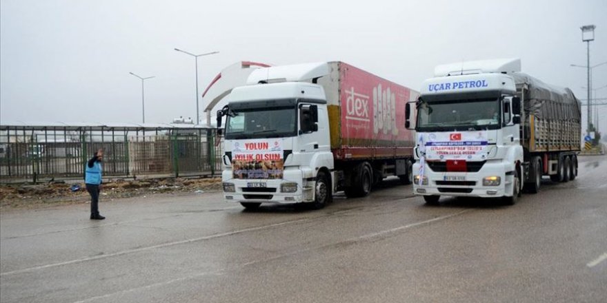 İdlib'den göç edenlere insani yardımlar sürüyor