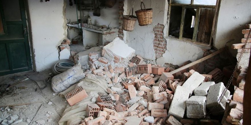 Manisa'daki depremde 305 ağır hasarlı yapı-konut tespit edildi