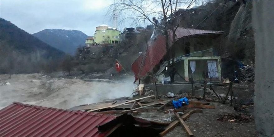 Kayseri'de sağanak sele neden oldu