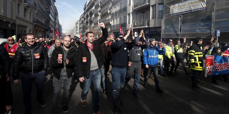 Fransa'da emeklilik reformuna karşı çıkanlar yeniden sokaklarda