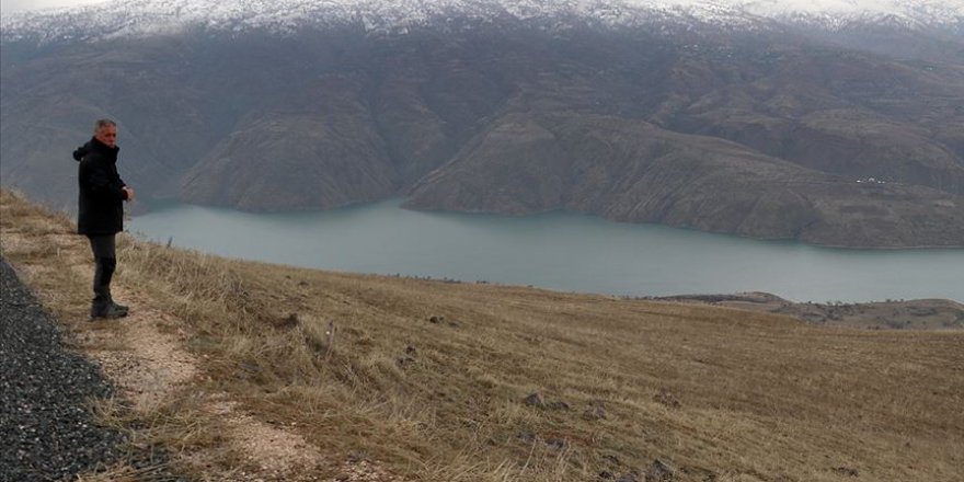 Depremin merkezinde yüzey kırıkları incelendi