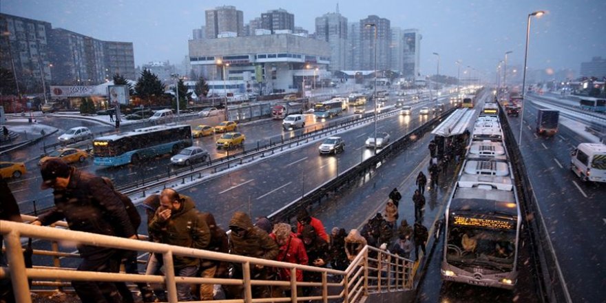 İstanbul'da kar etkisini sürdürüyor