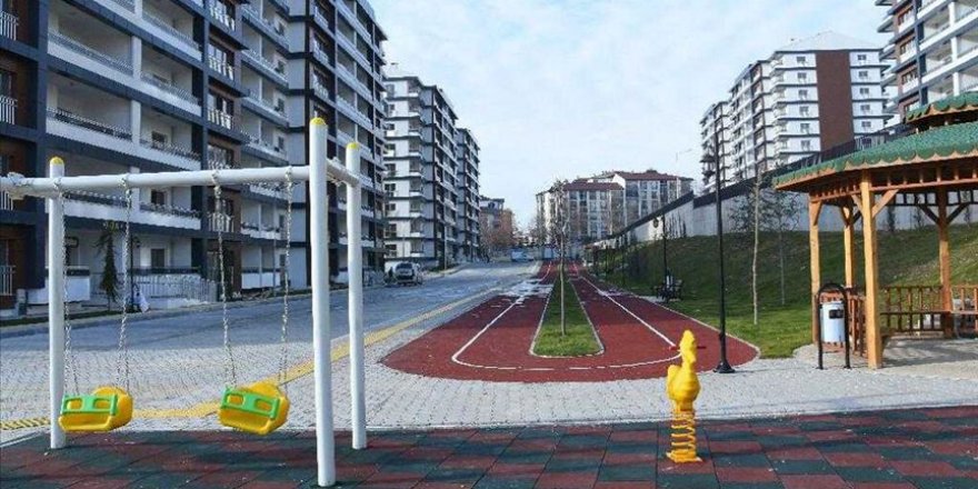 Elazığ depreminde yakınlarını kaybeden 15 aileye TOKİ'den ev