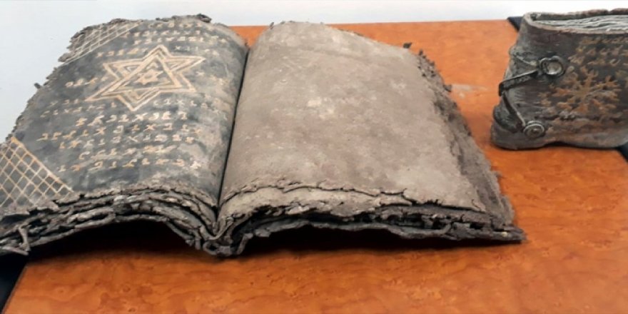 Sakarya'da tarihi eser olduğu değerlendirilen 2 Tevrat ele geçirildi