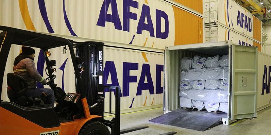 AFAD'ın Düzce deposundan depremzedeler ile Suriye sınırına 10 tır çadır gönderildi