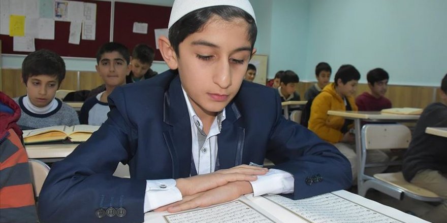 Babasının hafız olma hayalini oğlu gerçekleştirdi