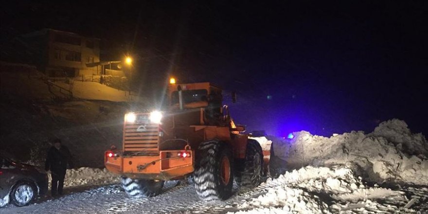 Gümüşhane-Trabzon kara yolu Zigana Dağı mevkisinde çığ düştü