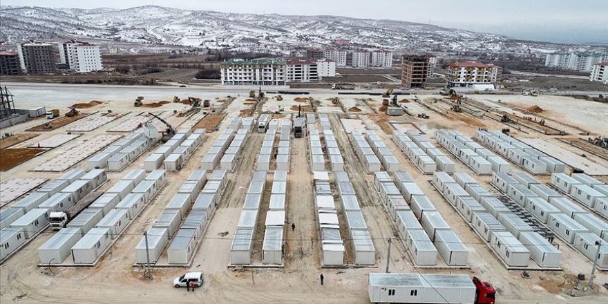 Elazığ'da enkaz kaldırma ve konteyner kent kurulum çalışmaları sürüyor