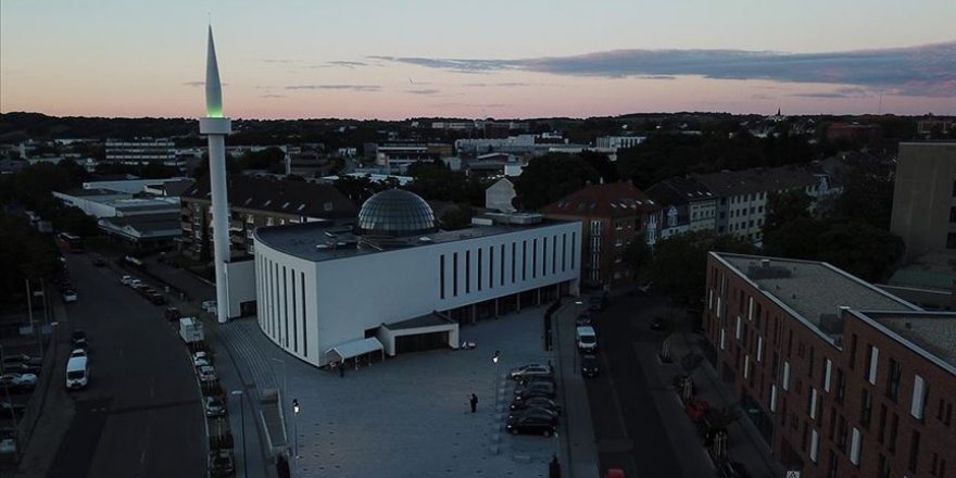 Almanya'da Yunus Emre Camisine yönelik bomba ihbarı
