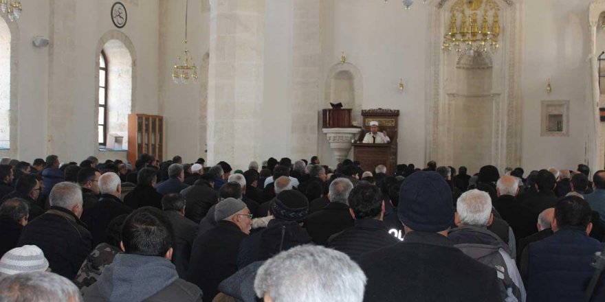 Cuma hutbesinde Allah ile kul arasındaki bağa işaret edildi