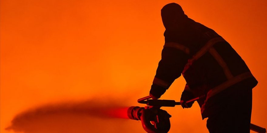 Adana'daki pamuk yağı fabrikası yangını üçüncü gününde