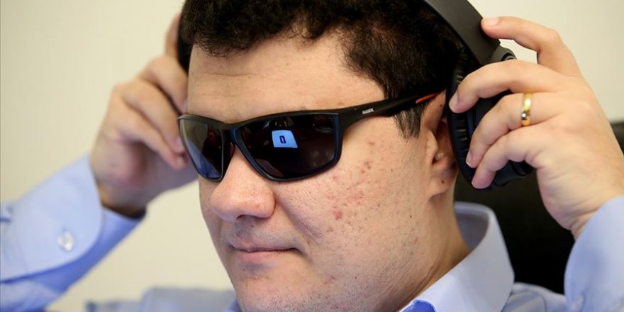 Görme engelli Türk mühendis Facebook'un 'göz bebeği'