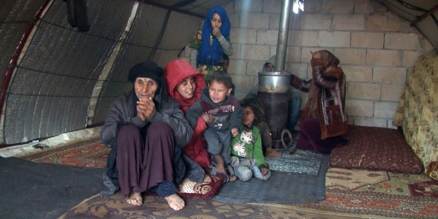 80 yaşındaki Suriyeli kadının çaresizliği: Isınabilmek için kendi kıyafetlerimizi yaktık