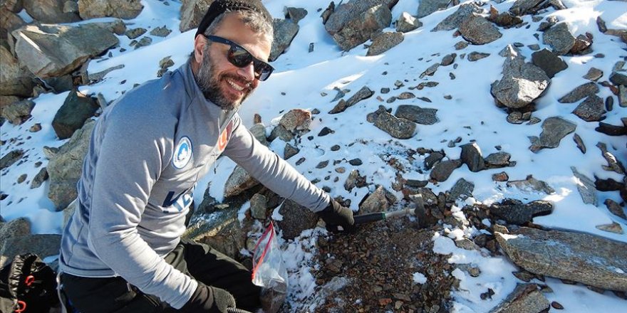 Türk bilim insanı Yeşiltaş Antarktika'dan 10 bini aşkın mikrometeoritle döndü
