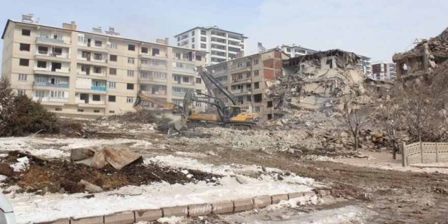 Elazığ'da depremin yaraları sarılıyor
