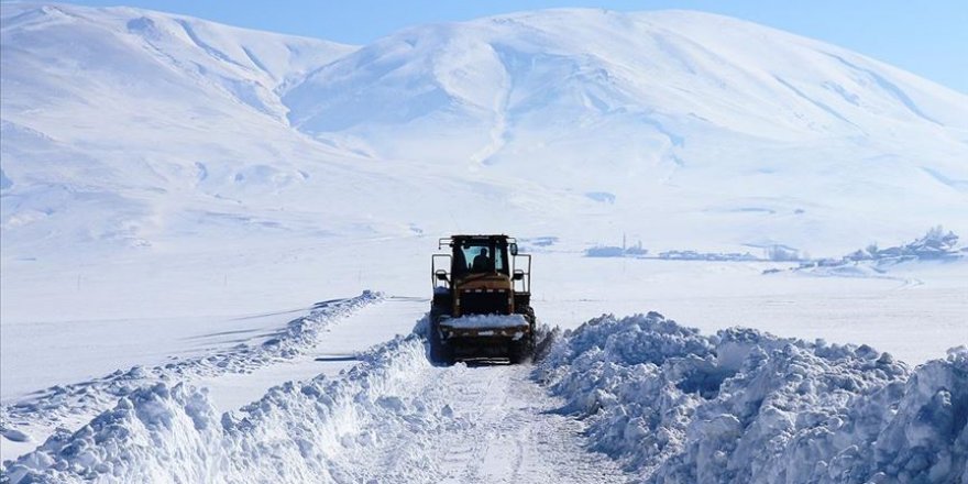 Ağrı'da 30 bin kilometre karlı yol ulaşıma açıldı