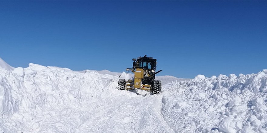 Çaldıran'da kar kalınlığı 1,5 metreyi geçti