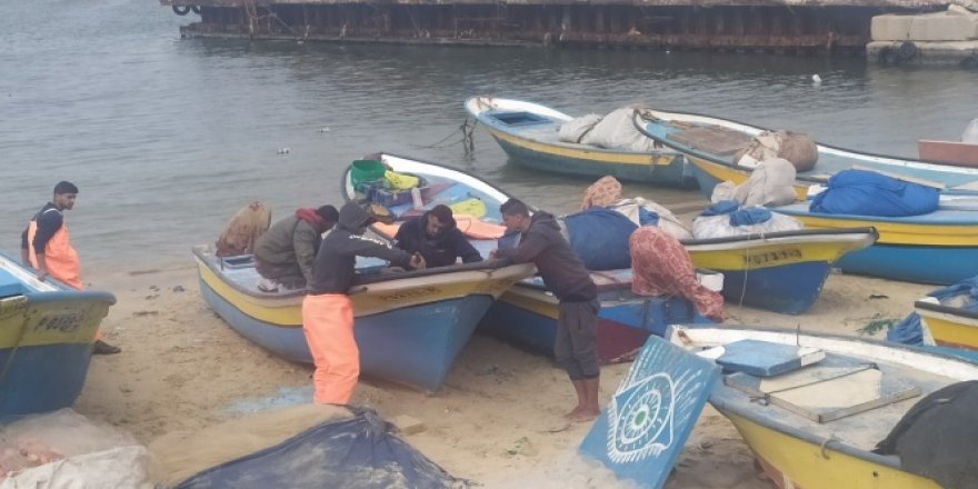 İsrail Gazze'deki balıkçıların avlanma mesafesini düşürdü