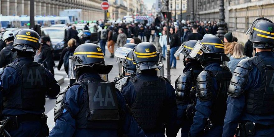 Fransa sosyal kaostan kurtulamıyor