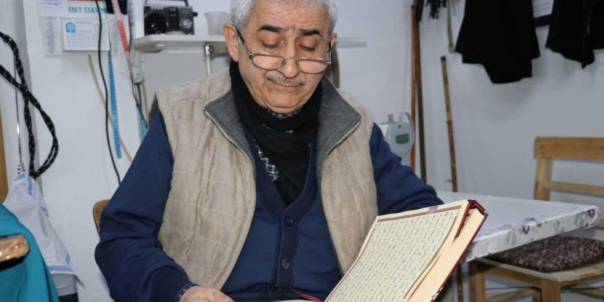 57 yıllık terzi ustası: Kur'an-ı Kerim okumadan işe başlamıyorum