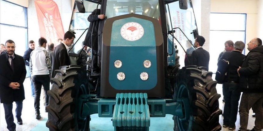 Yerli ve milli elektrikli traktör Kayseri'deki tarım fuarında görücüye çıktı