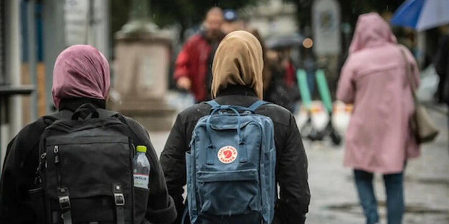 İsveç'te öğrencilere başörtüsü yasağı resmen kaldırıldı