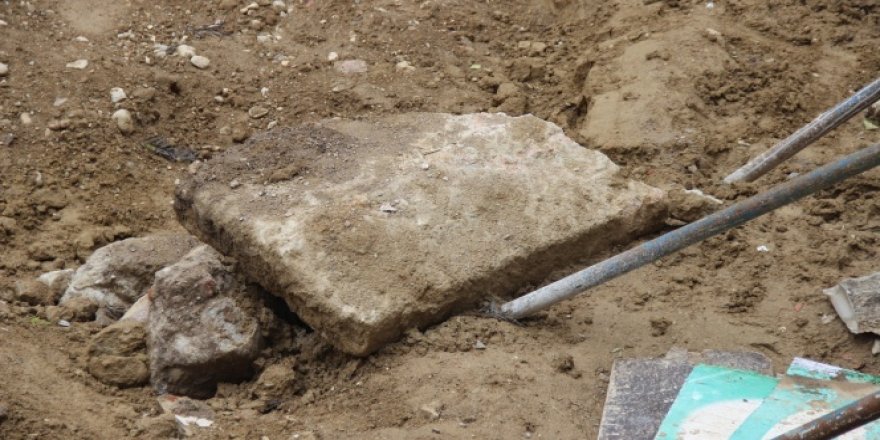 Temelden lahit çıktı, inşaat durduruldu, alan koruma altında