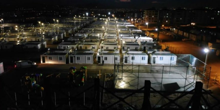 Elazığ'da konteyner kent kurulum çalışmaları sürüyor