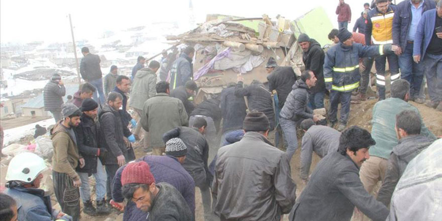 İran merkezli depremde Van'da 8 kişi vefat etti